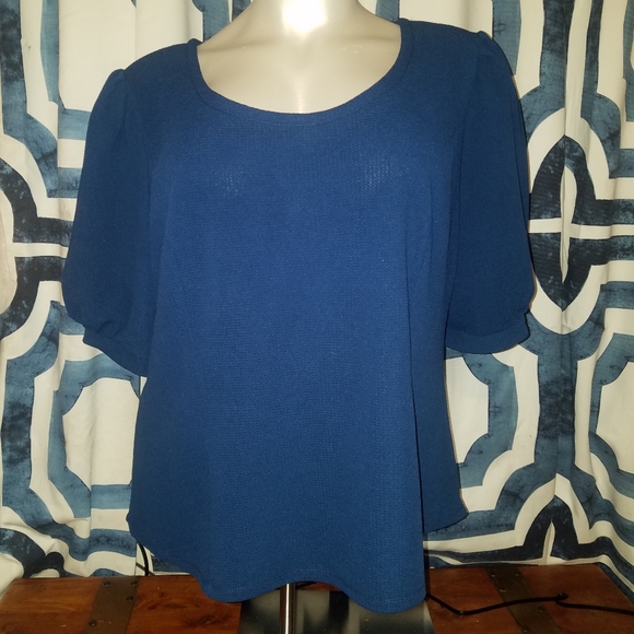 Plus size puff sleeve top - Picture 4 of 4